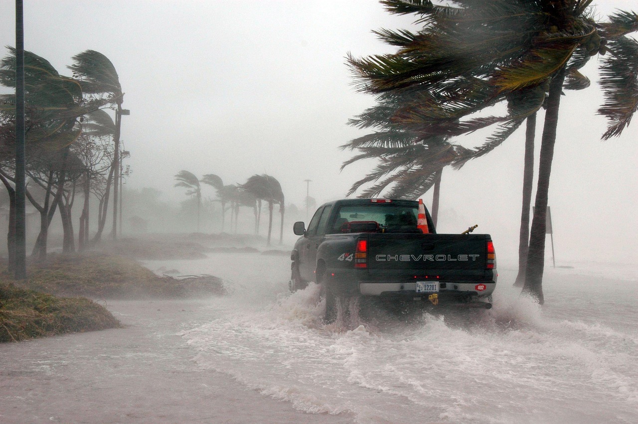 How to Choose Between NFIP and Private Flood Insurance in 2025